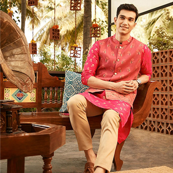 https://easyeleganz.com/vi/products/men-magenta-pink-golden-floral-printed-thread-work-floral-kurta-2