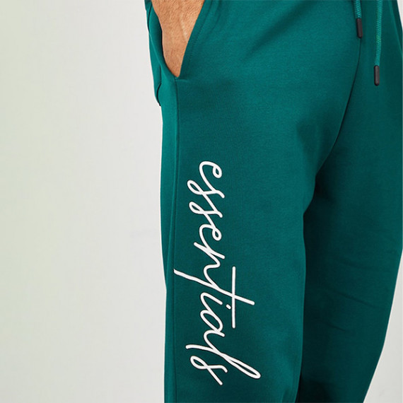 https://easyeleganz.com/products/men-green-solid-relaxed-fit-cotton-joggers