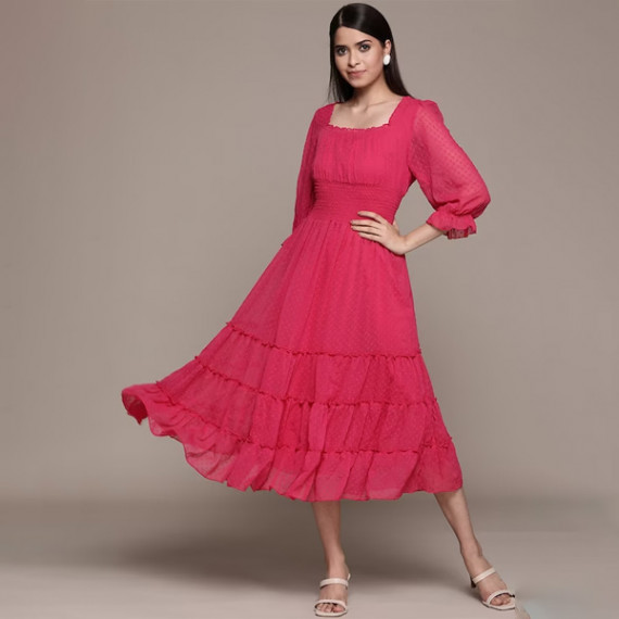 https://easyeleganz.com/vi/products/fuchsia-solid-chiffon-smocked-tiered-midi-dress