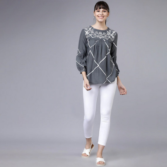 https://easyeleganz.com/vi/products/women-grey-and-white-printed-a-line-top