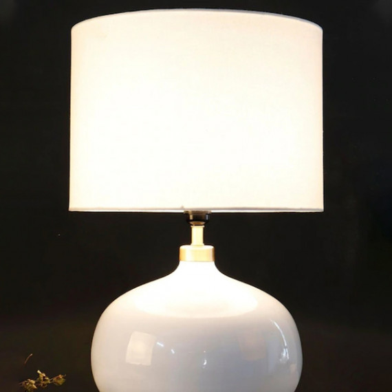 https://easyeleganz.com/vi/products/white-solid-handcrafted-bedside-standard-lamp