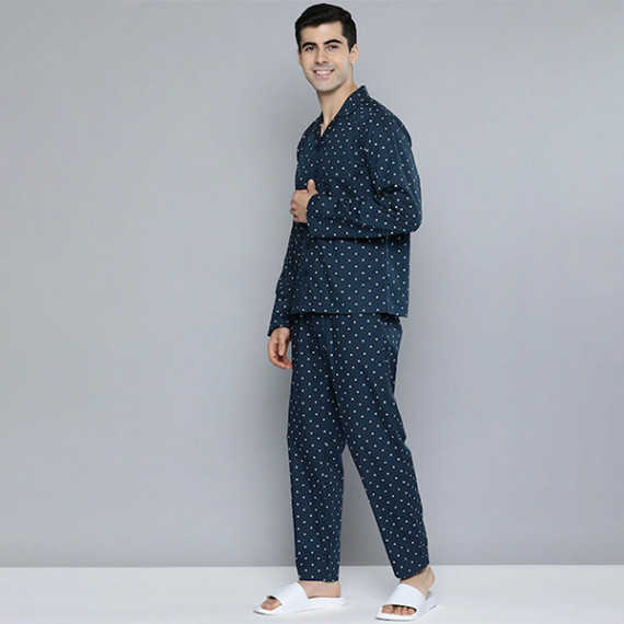 https://easyeleganz.com/products/men-navy-blue-white-printed-pure-cotton-night-suit