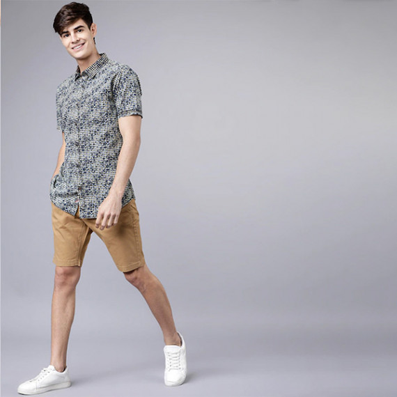 https://easyeleganz.com/products/men-khaki-solid-slim-fit-regular-shorts