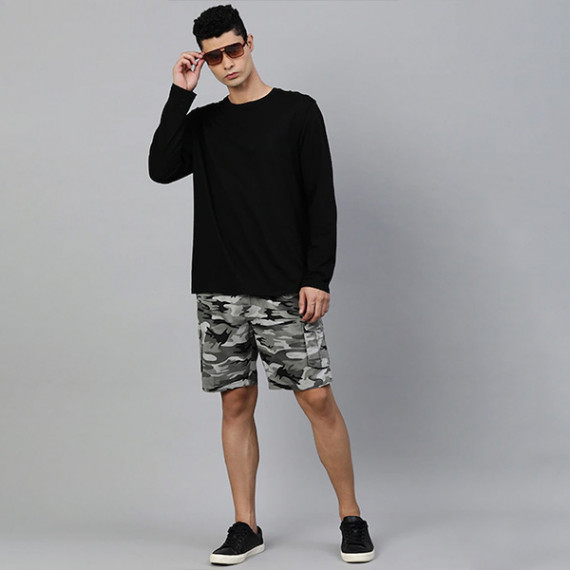 https://easyeleganz.com/products/men-charcoal-grey-camouflage-printed-pure-cotton-cargo-shorts