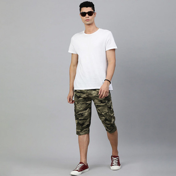 https://easyeleganz.com/products/men-olive-green-beige-camouflage-printed-pure-cotton-34th-cargo-shorts