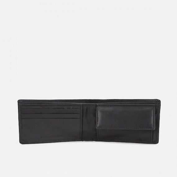 https://easyeleganz.com/vi/products/men-textured-two-fold-leather-wallet